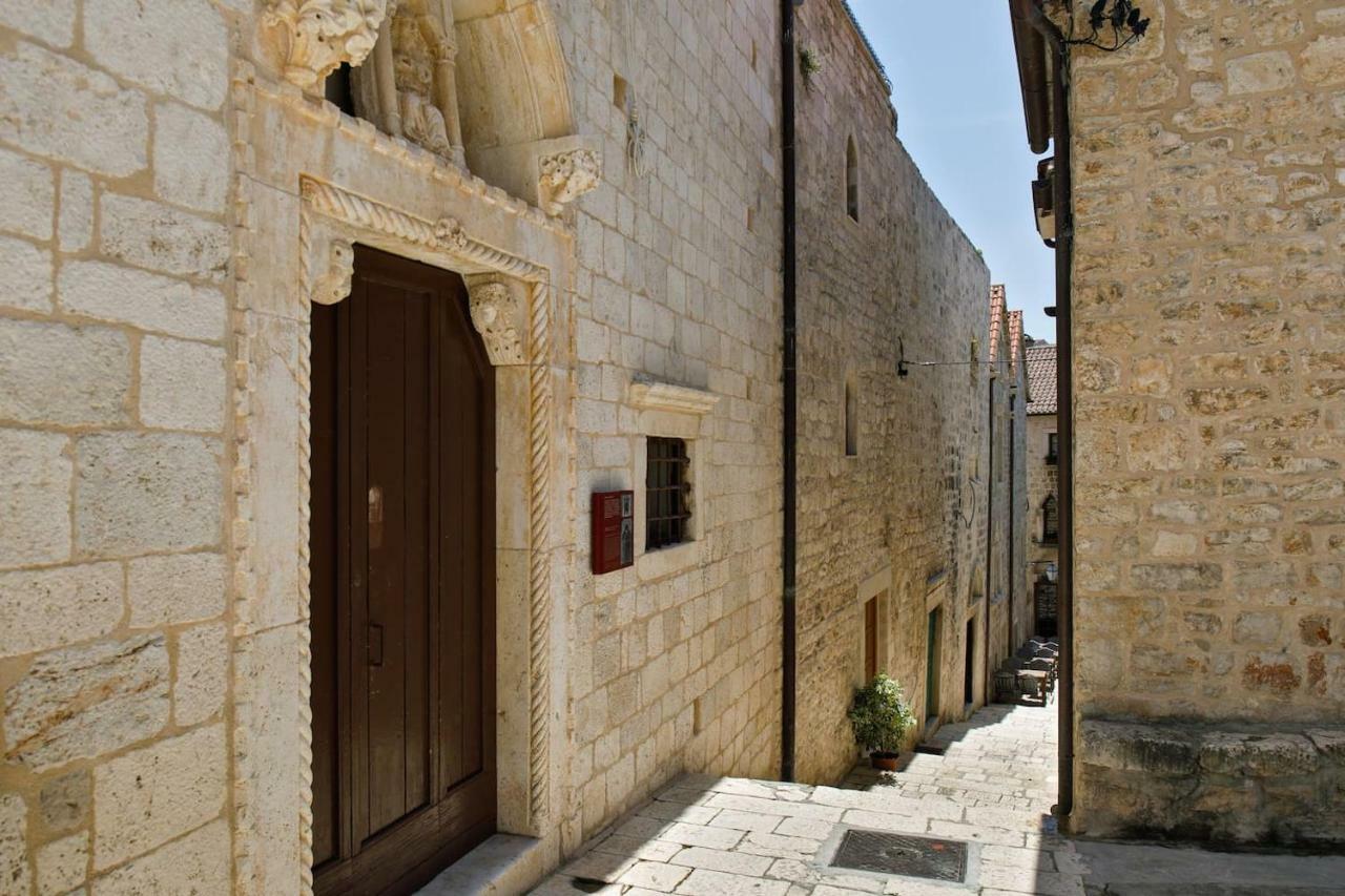 Luxor Hvar - Main Square Apartments Hvar Town Exterior photo